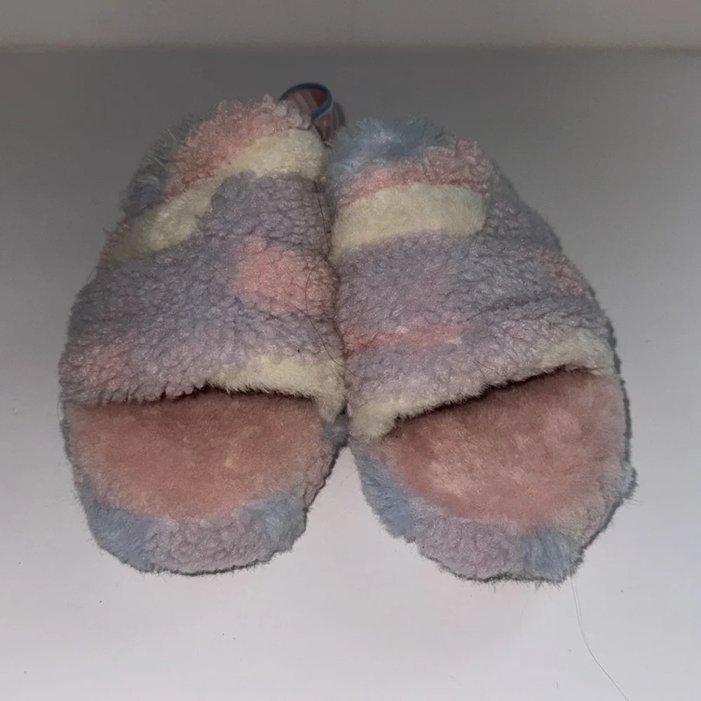 UGG Girl's Fluff Yeah Faux Fur Slippers Size 4 Pastel Colors Cotton Candy
